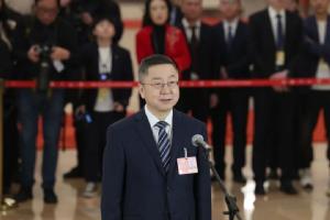 馬新強(qiáng)董事長走上代表通道談“追光之路，久久為功”